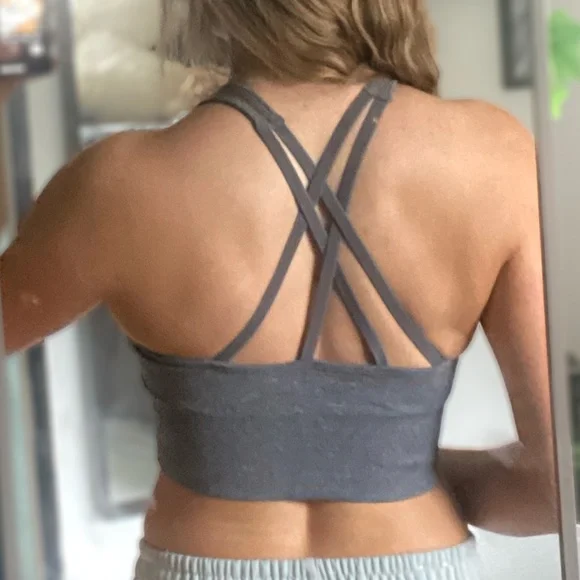 Puma women's mirrored seamless sports bra - Picture 2 of 2